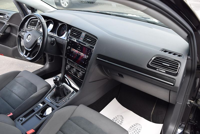 Volkswagen Golf Variant (2020) 1.5TSI 110kw HLBMT TAŽ LED KAM - fotka 36 z 49