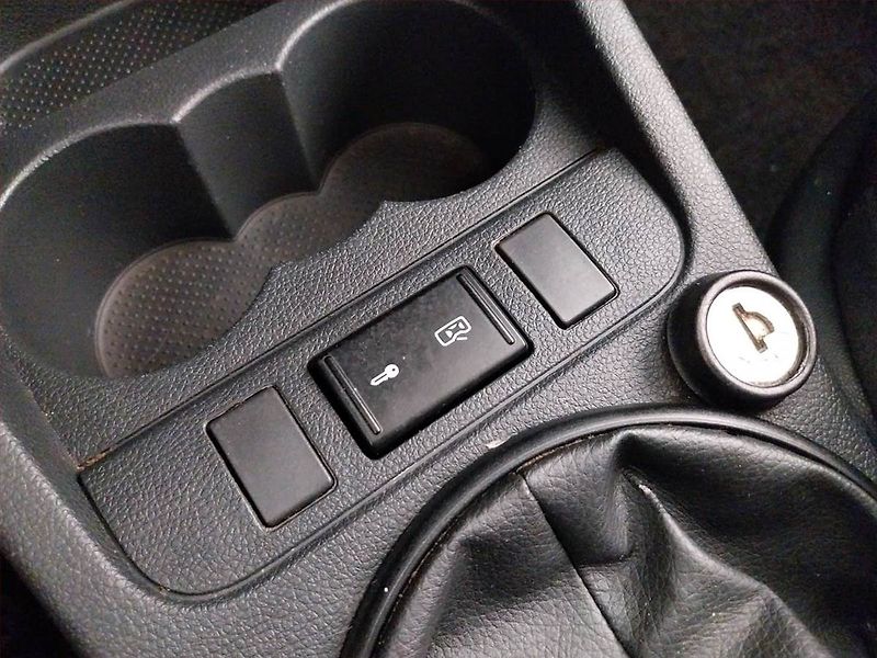 Škoda Fabia (2012) 1.2 12V, po STK, jezdí výborně - fotka 16 z 17