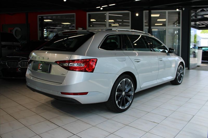 Škoda Superb TDi 140kW DSG 4x4 Style ACC/Ne - fotka 6 z 31