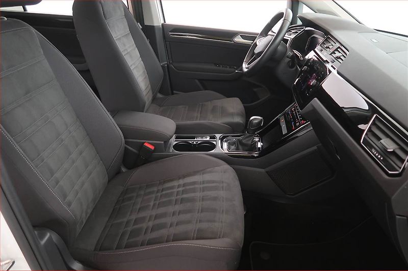 Volkswagen Touran (2023) 2.0 TDI - fotka 9 z 16