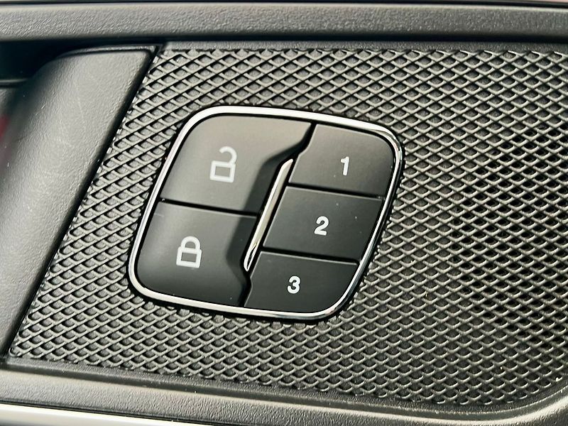 Ford S-MAX 2,5 FHEV Vignale 140KW  7 míst - fotka 23 z 56