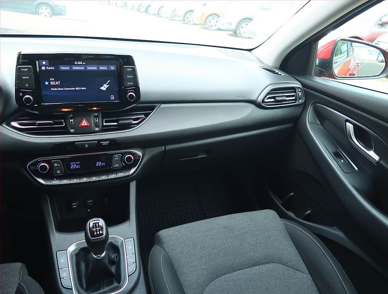 Hyundai i30 (2022) 1.0 T-GDI, ČR,1.maj - fotka 8 z 15