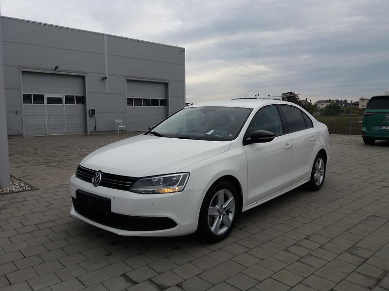 Volkswagen Jetta 1.4TSi,DSG,90kW,SERVI.KNÍŽKA!! - fotka 1 z 23