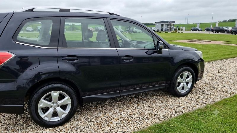 Subaru Forester 2.0 benzin 110 kw 4x4 - fotka 12 z 43