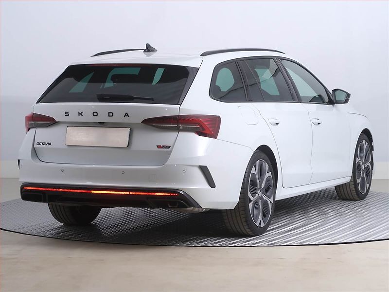 Škoda Octavia (2025) RS 2.0 TSI, RS, Navigace - fotka 5 z 23