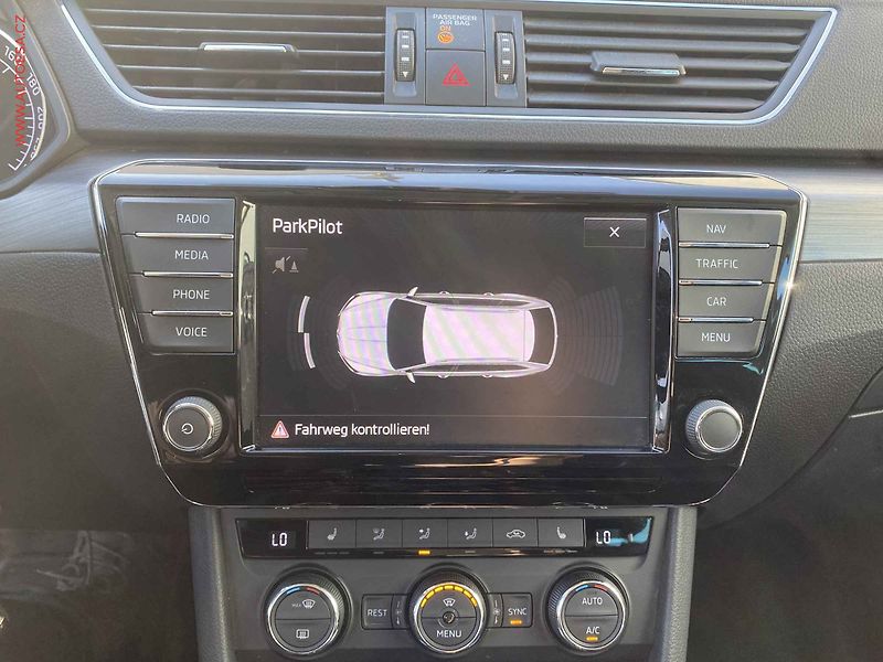 Škoda Superb (2017) 2.0 TDi, Style, DSG, bixen - fotka 19 z 20