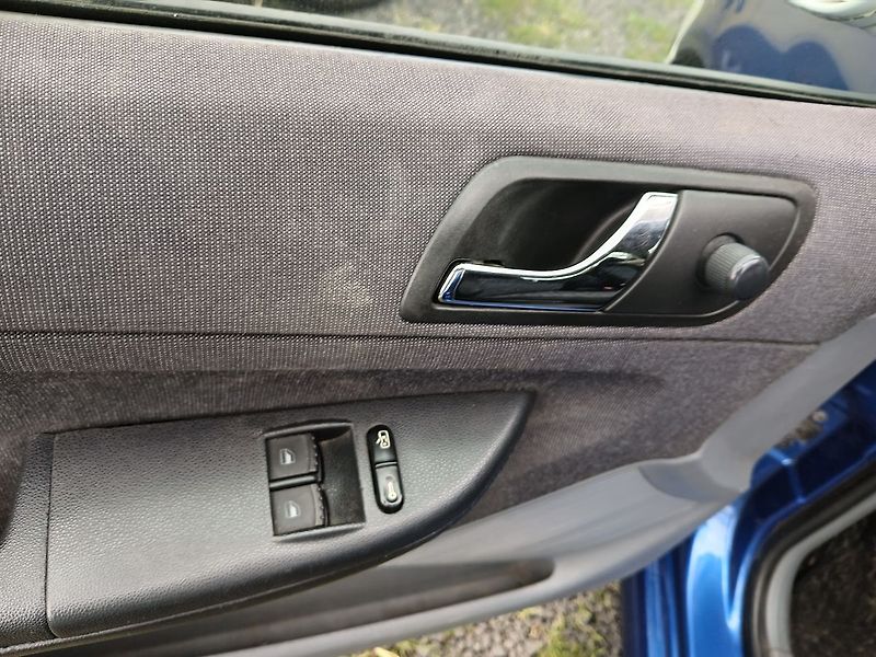 Škoda Fabia 1.4 MPI Combi Classic - fotka 10 z 17