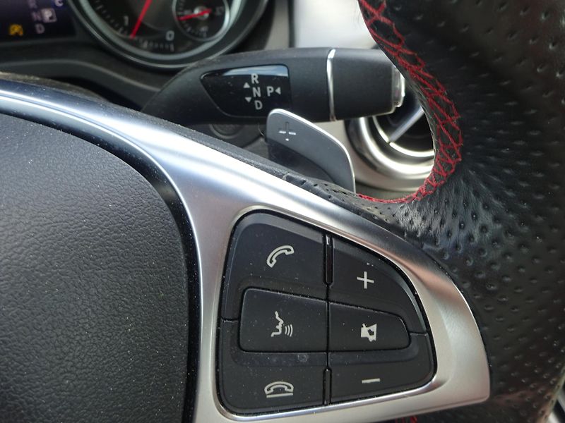 Mercedes-Benz GLA 200 CDI AMG Paket LED SERVIS - fotka 16 z 34