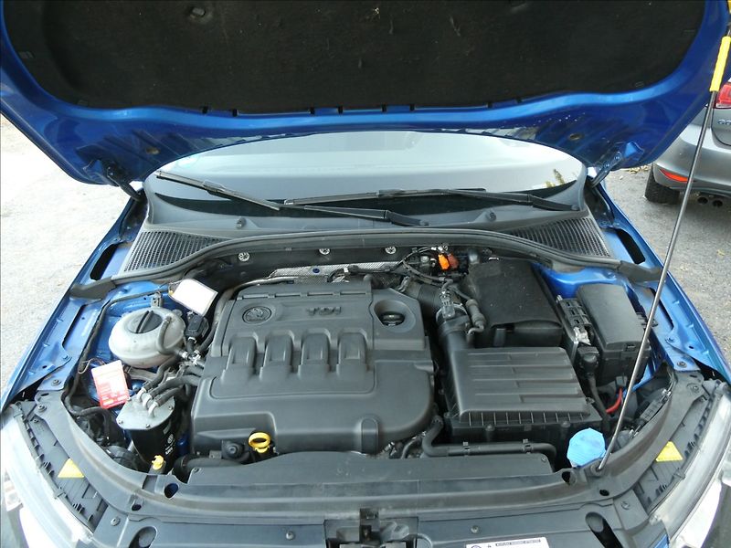 Škoda Octavia 1,6 TDi 77kW 4x4 serviska - fotka 33 z 45
