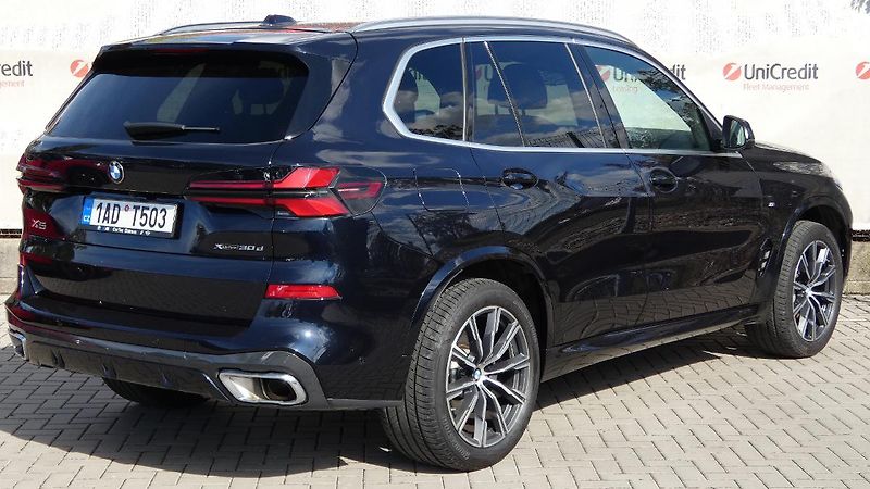 BMW X5 30d xDrive M Sport - fotka 3 z 26
