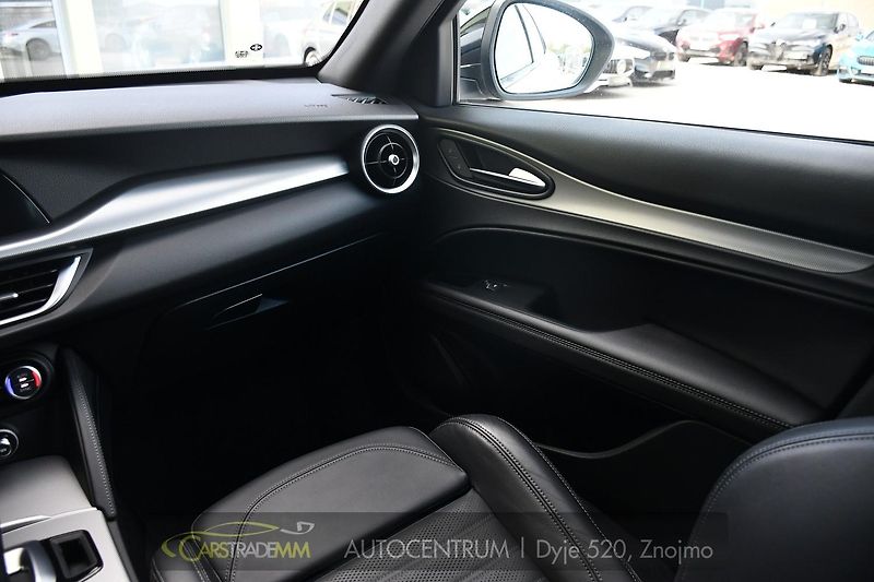 Alfa Romeo Stelvio 2,2D 154kW VELOCE AT8-Q4  - fotka 22 z 53