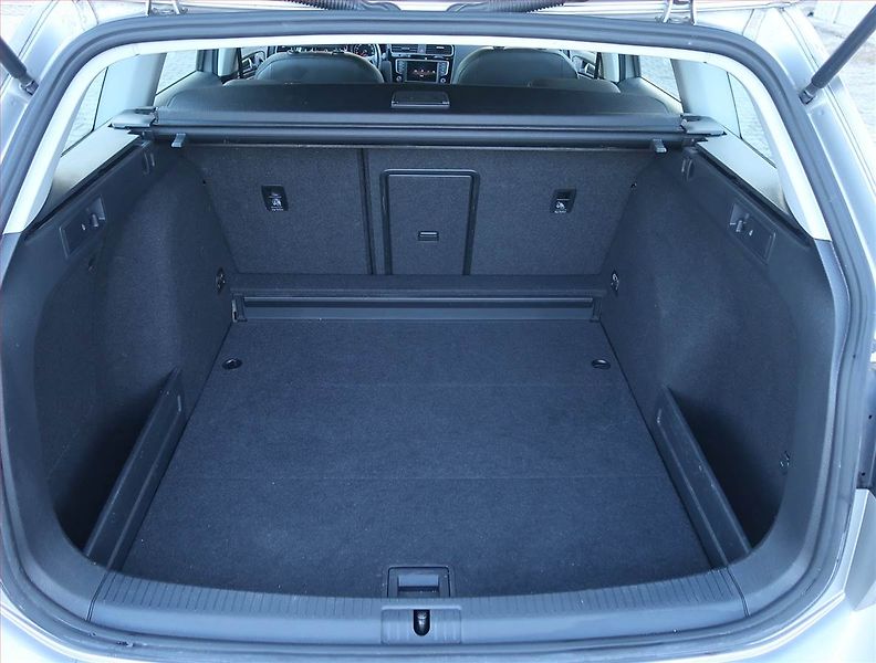 Volkswagen Golf (2017) Highline 2.0 TDI, Serv.kniha - fotka 14 z 17