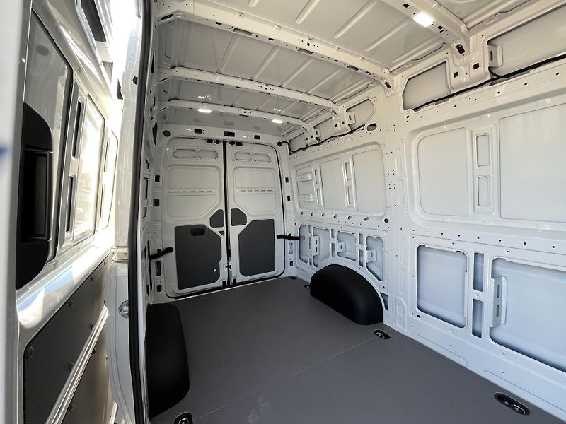 Volkswagen Crafter 35 103kW 6G FWD SR - fotka 22 z 22