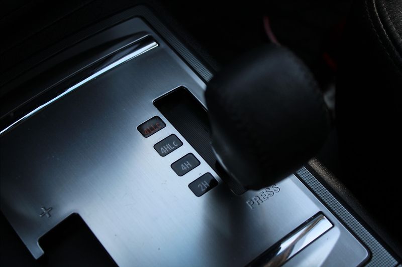 Mitsubishi Pajero 3,2 DI-D  ČR,AUTOMAT,4x4,7MÍST - fotka 18 z 38