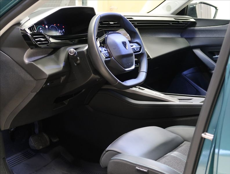 Peugeot 308 1,2 PT AT ALLURE NAVI KAMERA - fotka 8 z 42
