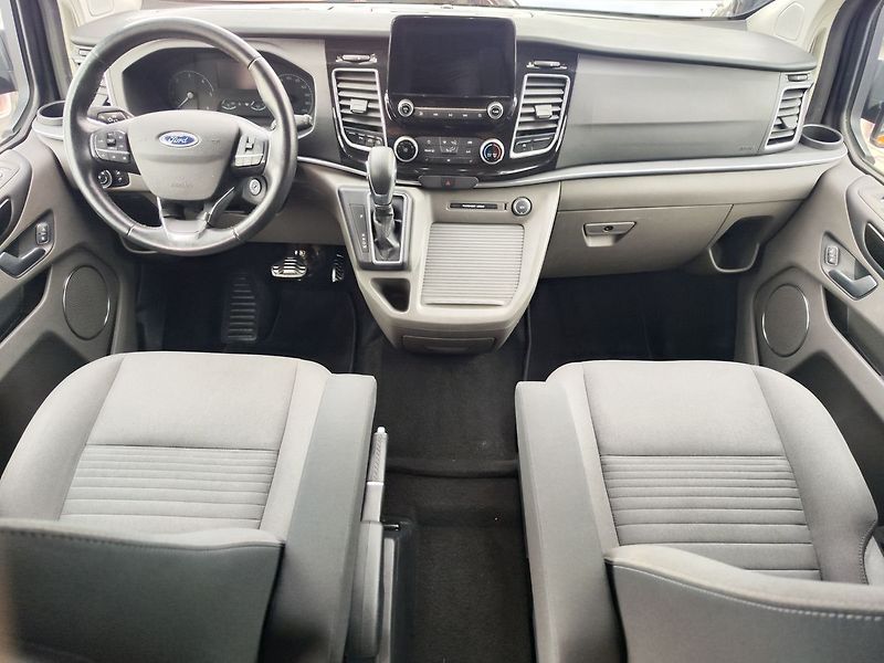 Ford Tourneo Custom 2.0 EcoBlue/136kW Titanium L2 - fotka 14 z 31