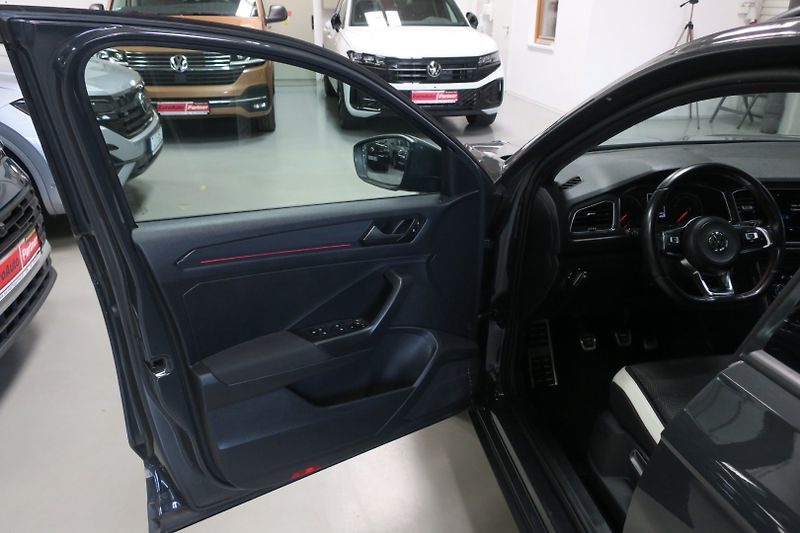 Volkswagen T-Roc (2019) Sport 1.5 TSI 110 kW manuál - fotka 8 z 47