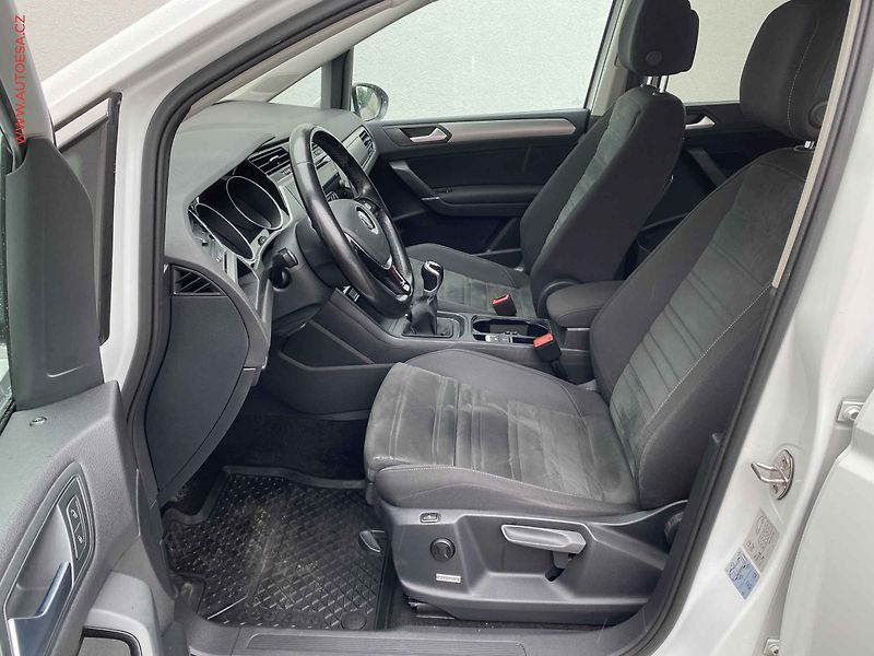 Volkswagen Touran (2020) 1.5 TSi, ČR, LED, park. - fotka 9 z 17