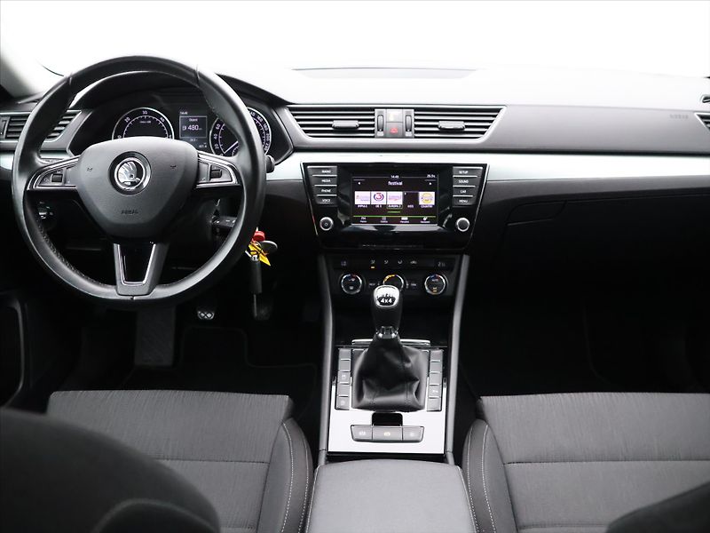 Škoda Superb 2,0 TDI 110kW CZ 4x4 Xenon - fotka 21 z 30