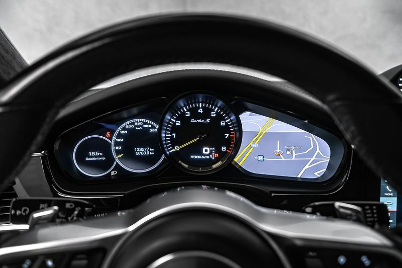 Porsche Panamera Turo S E-Hybrid Sport Chrono P - fotka 22 z 23