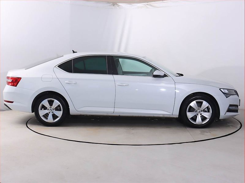 Škoda Superb (2021) Business Plus iV 1.4 TSI PHEV - fotka 6 z 25