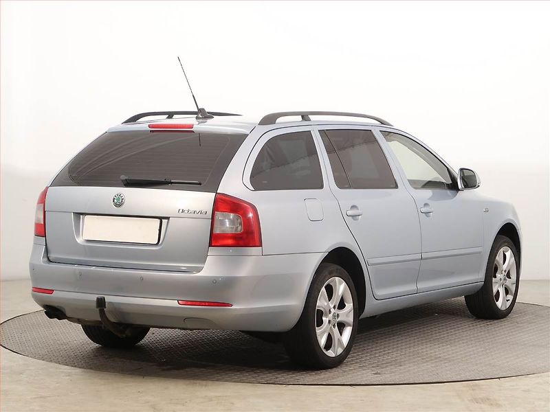 Škoda Octavia (2010) Laurin&Klement 1.8 TSI, 4X4 - fotka 5 z 14