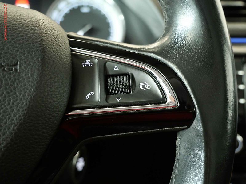 Škoda Superb (2016) 2.0 TDi, ČR, L&K, DSG, navi - fotka 17 z 25