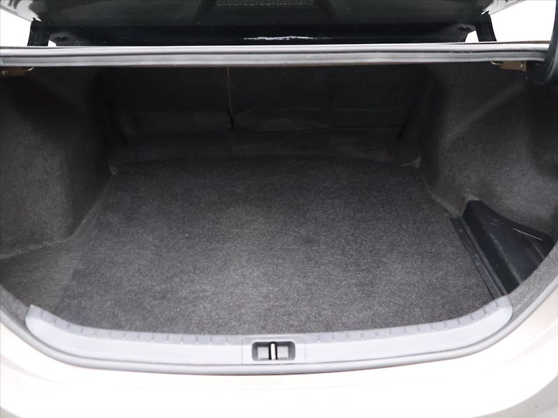 Toyota Corolla 1,6 VVT-i Aut. CZ Executive - fotka 10 z 29