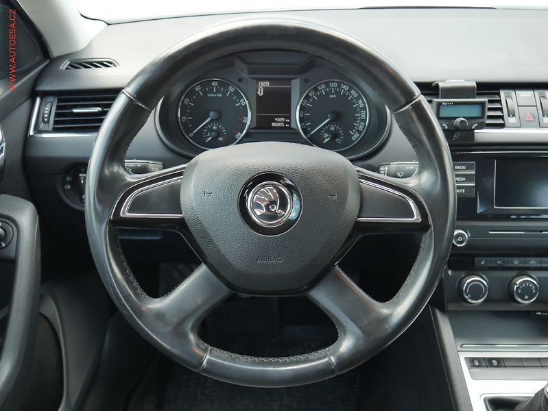 Škoda Octavia (2014) 1.2 TSI, ČR, AC, výhřev sed - fotka 11 z 18