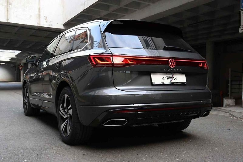 Volkswagen Touareg 3.0 TDI ve výbavě R-line.