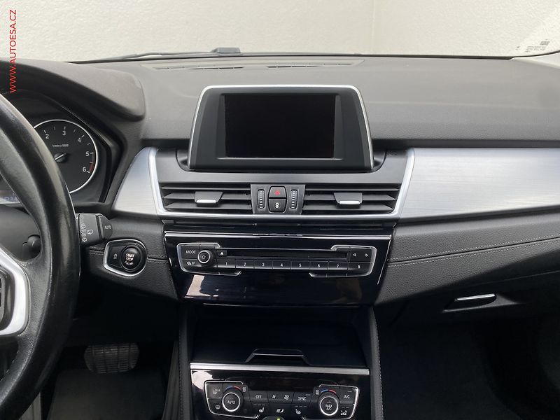 BMW Řada 2 (2015) 2.0 D 218 d, Sport, AT, navi - fotka 12 z 19