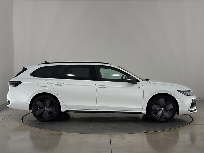 Volkswagen Passat R-Line People - fotka 16 z 31