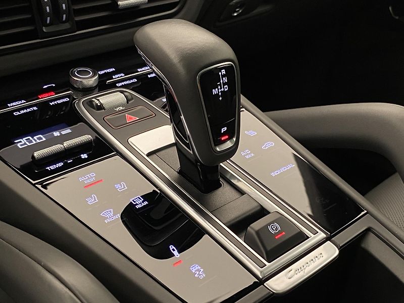 Porsche Cayenne E-HYBRID 250kW AWD AUT CZ - fotka 29 z 111
