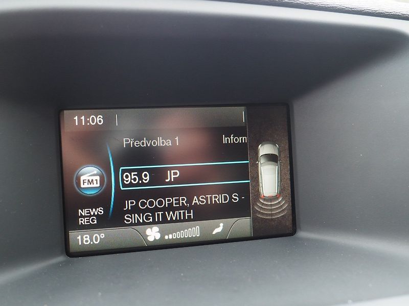 Volvo V60 (2010) 2.0D 120 kW, Automat - fotka 29 z 34