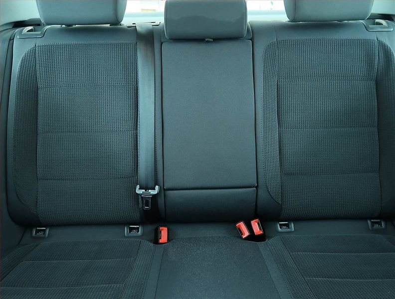 Volkswagen Jetta (2008) 1.6, Tempomat - fotka 10 z 15