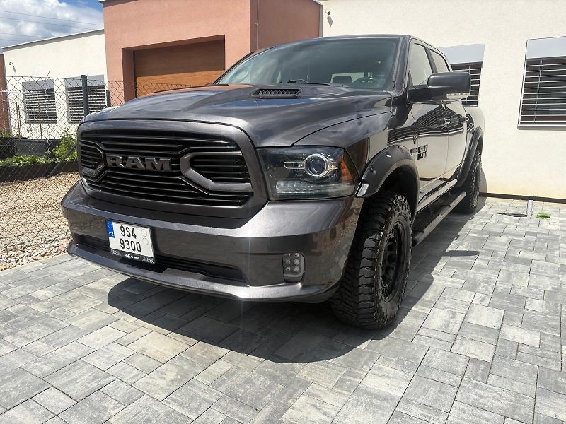Dodge RAM (2018) DODGE RAM 5,7 HEMI - fotka 2 z 13