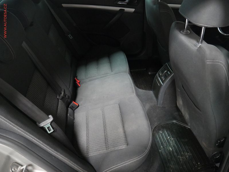 Škoda Octavia (2012) 1.6 TDi, autoAC - fotka 11 z 19