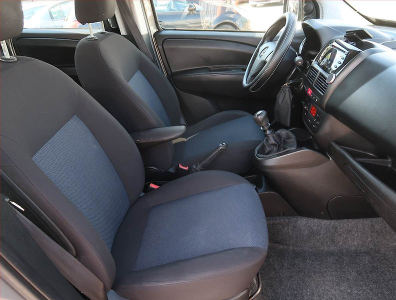 Opel Combo (2013) 1.6 CDTI, 5Míst, ČR - fotka 9 z 16