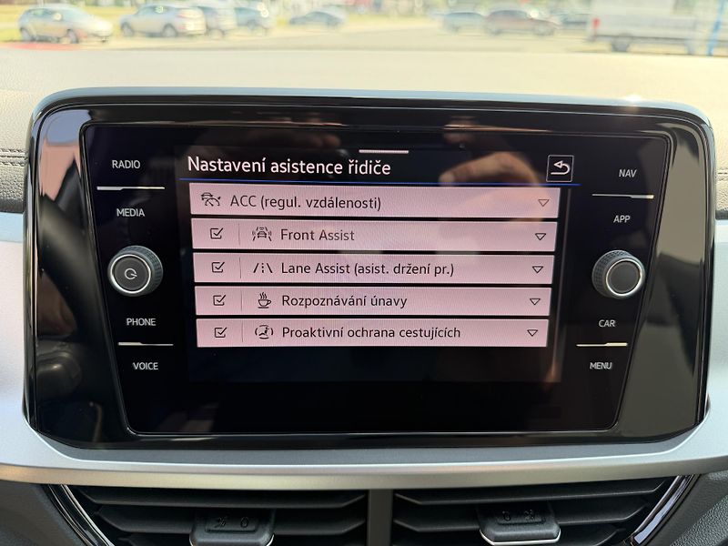 Volkswagen T-Roc 1,5 TSi/110kW LIFE - DSG,TZ,.. - fotka 26 z 64