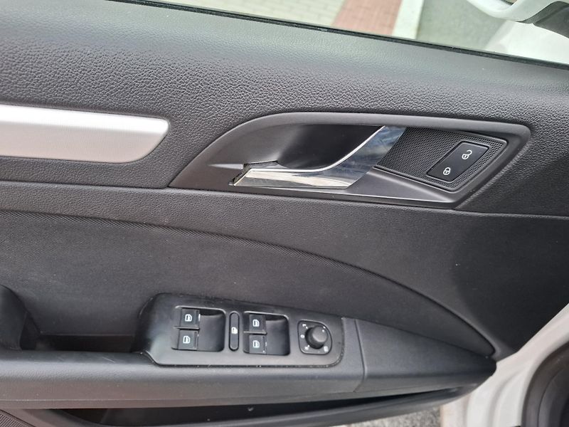 Škoda Superb (2013) 2.0 TDI, 10kW,xenon,facelift - fotka 12 z 15