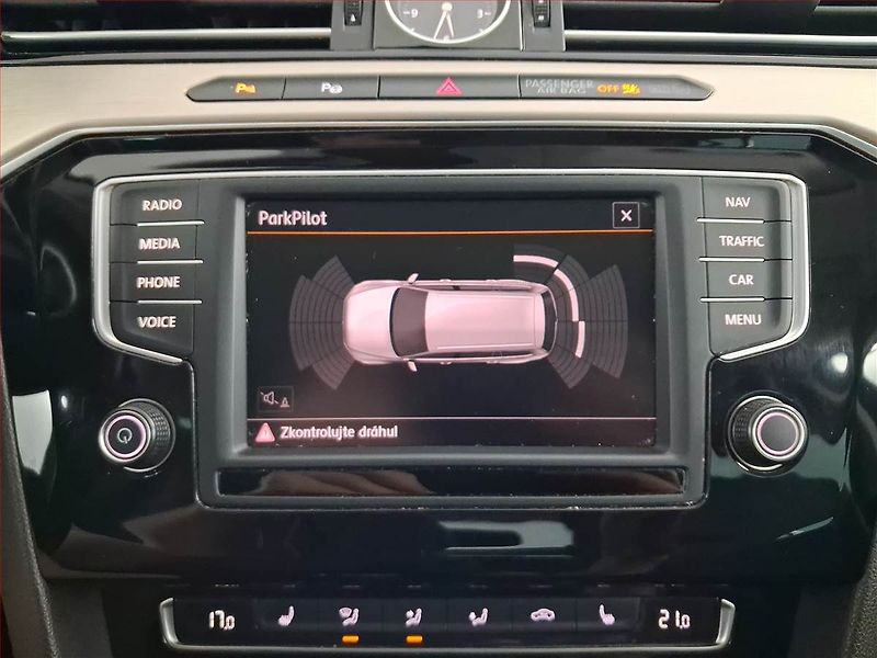 Volkswagen Passat (2016) 1.6 TDI, Navi, Tempomat - fotka 20 z 20