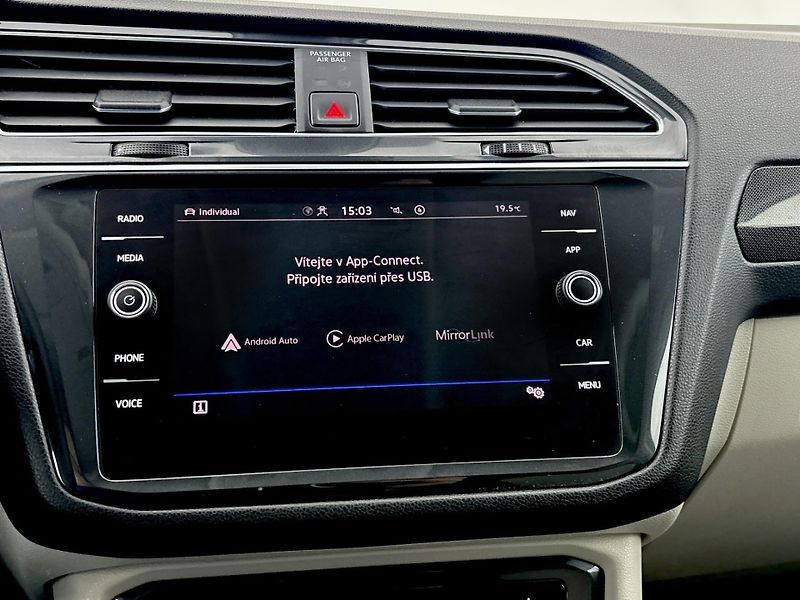 Volkswagen Tiguan Elegance DSG - fotka 24 z 28
