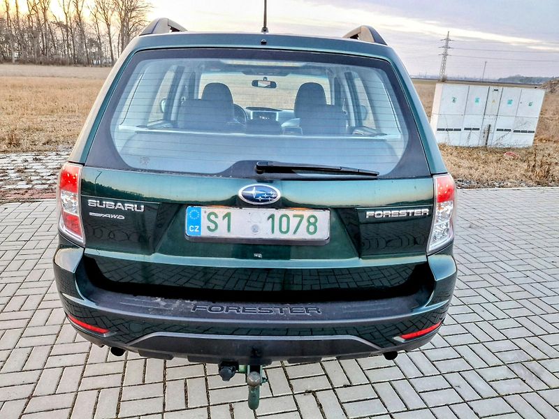 Subaru Forester 2.0 110 kw 4x4 Rezervace - fotka 24 z 38