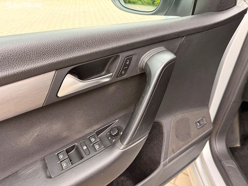 Volkswagen Passat (2011) 2.0TDI, 103kw - fotka 14 z 20