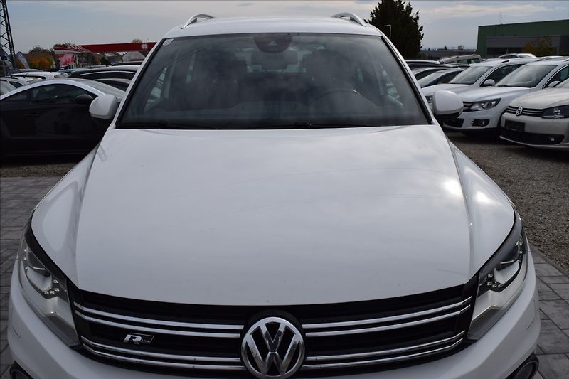 Volkswagen Tiguan 2,0 TDi 81KW R-LINE - fotka 3 z 51