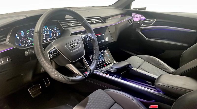 Audi Q8 e-tron 50 Q Kam Pano HuD LED 4 zóny   - fotka 7 z 12