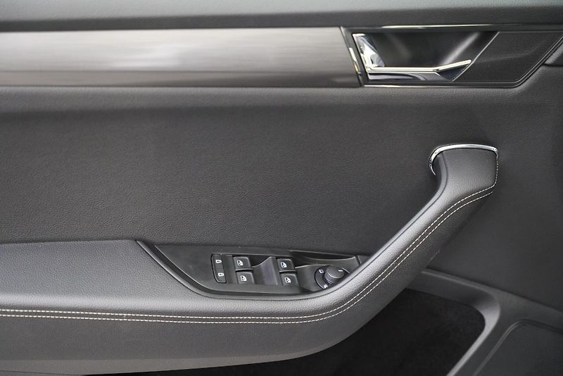 Škoda Superb - fotka 12 z 26