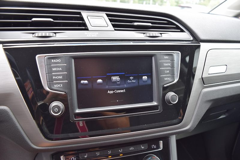 Volkswagen Touran (2017) 1.4TSI 110kw CLBMT TAŽ NAV APP - fotka 25 z 50