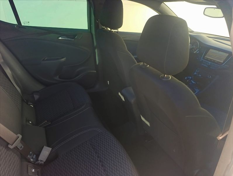 Opel Astra 1,4 Turbo Navi Kamera Tempomat - fotka 24 z 37