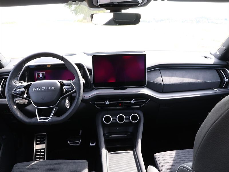 Škoda Kodiaq 2,0 TDI DSG 4x4 Sportline 7-Mí - fotka 16 z 34